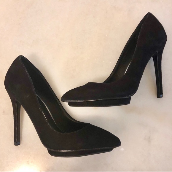 black pumps size 6